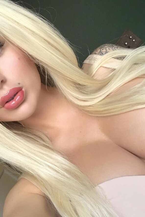 Jessica Weaver – Instagram Model with Perfect Body and Big Boobs