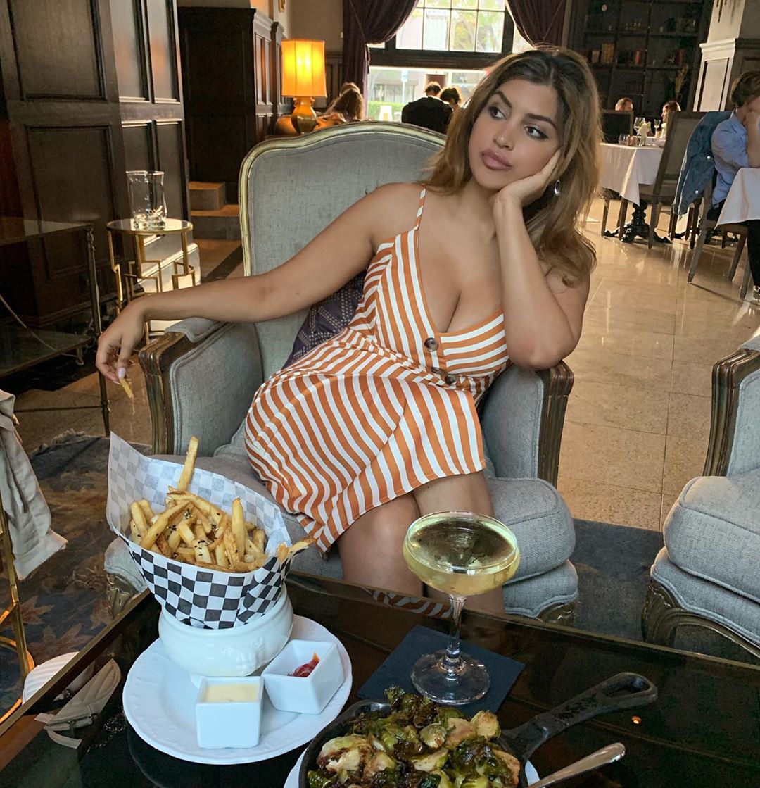 Iraqi Beauty Chef Huge Boobs Pictures