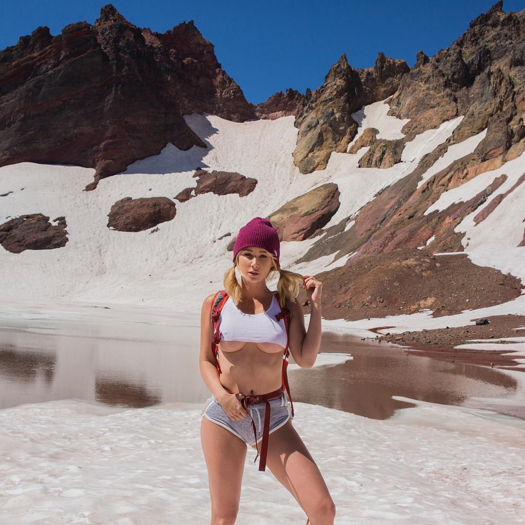 Sara Underwood Outdoor Forest Bikini Picture and Photo