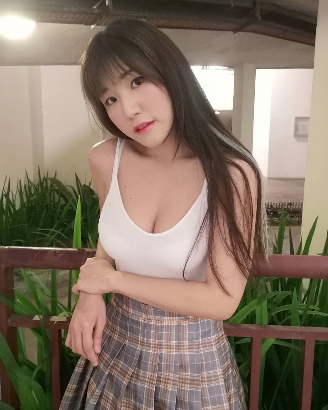 Siew Pui Yi pay a New Year call with huge boobs