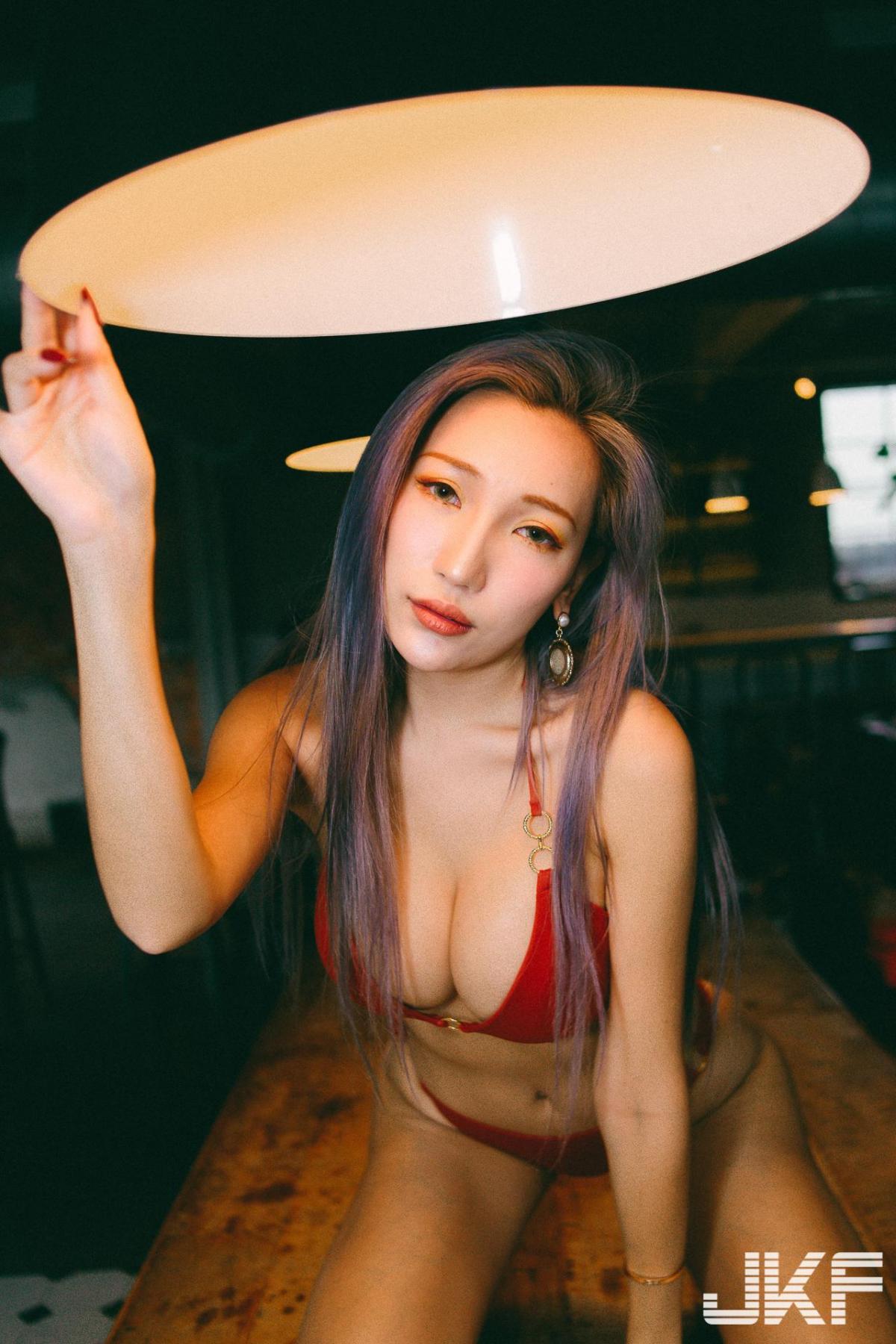 34G is hot! Taiwanese Girl Yun Yun Bikini photos
