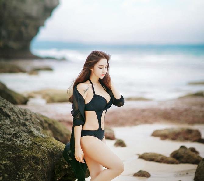 Cho Min Yeong Sexy Hot Bikini Picture and Photo
