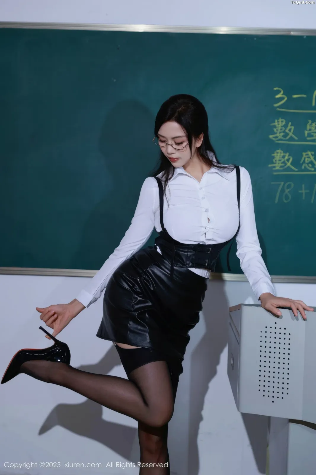 XiuRen No.10846 玫瑰我爱你 XiuRen No.10846 玫瑰我爱你